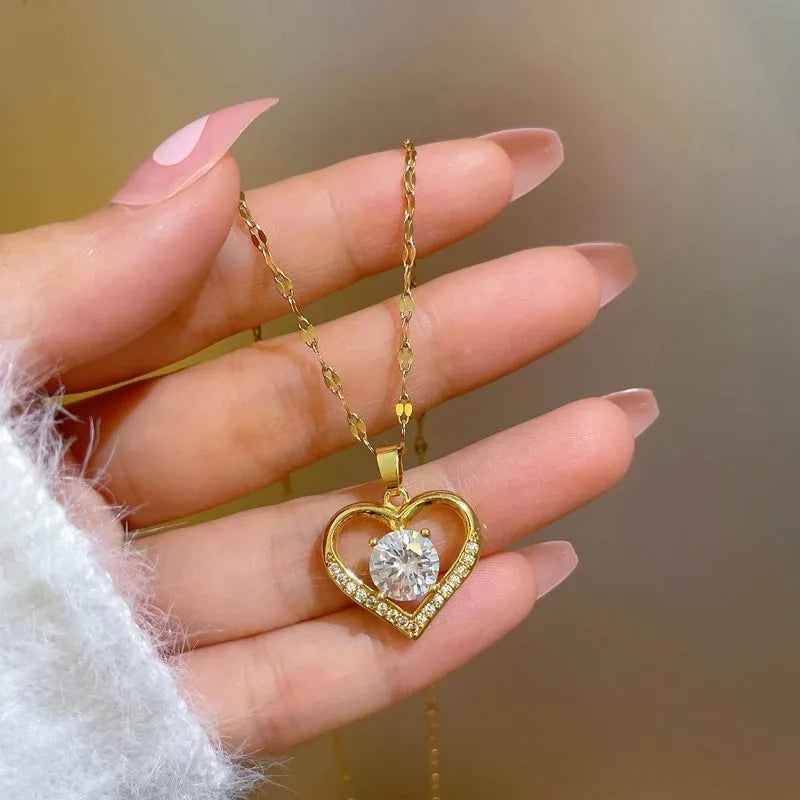 Necklace Golden Kiss
